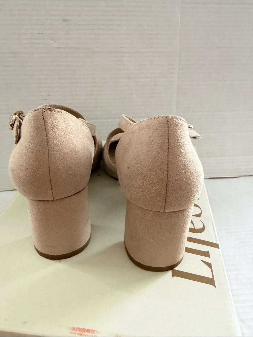 LIFESTRIDE Women's Tracy Strappy Pumps heels Taupe Suede, Size 6
